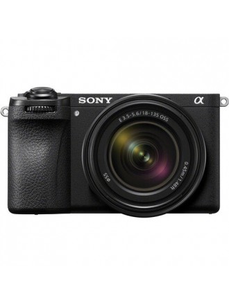 Fotocamera mirrorless Sony a6700 con obiettivo 18-135 mm