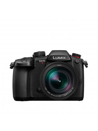 Fotocamera mirrorless Panasonic Lumix GH5 II con obiettivo 12-60 mm f/2,8-4
