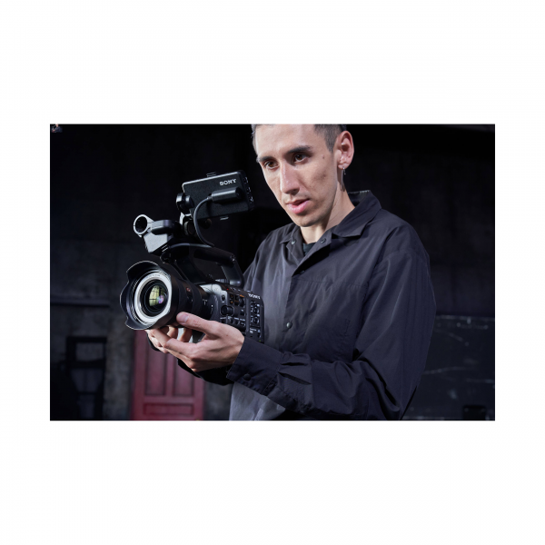 Kit Sony FX6 Digital Cinema Camera con obiettivo 24-105 mm